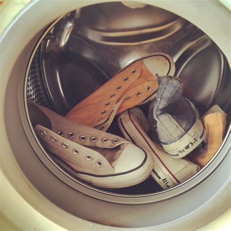 can you wash converse in washing machine.